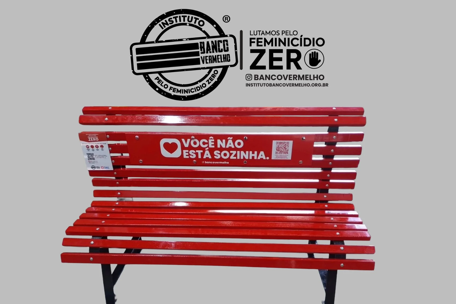 Ação 'Banco Vermelho: Feminicídio Zero' no Shopping Jardins