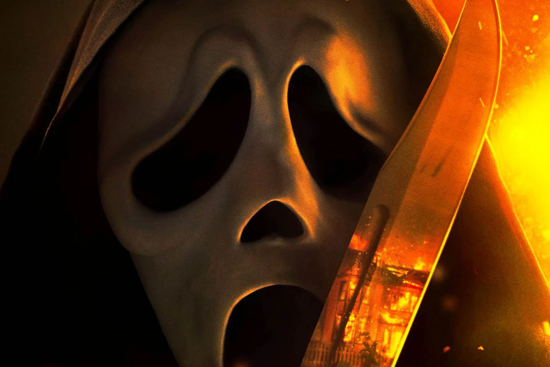 Imagem do 'Ghostface' com uma faca e efeito c&ecirc;nico de fogo